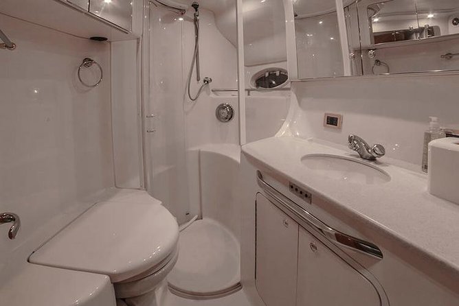 3 Hour Xpu-Ha - 51' Sea Ray Tulum, Playa del Carmen, Riviera Maya - Anchoring near Xpu-Ha