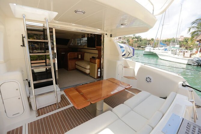 4 Hour - 47' Azimut, Tulum, Playa del Carmen, Riviera Maya - What the crew adds to the day