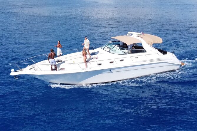 4 hours - Private 48ft Yacht all inclusive in Tulum and Playa del Carmen - Fresh food and an open bar aboard the yacht
