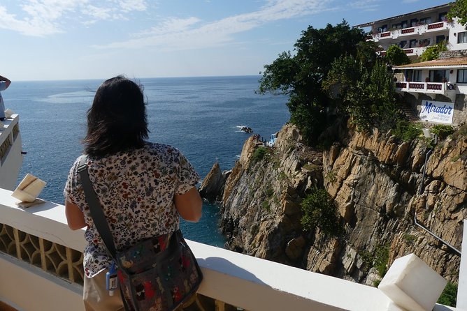 4Hrs Small Group Half Day City Tour with Lunch at High Divers - Guides, drivers, and the human side of the tour