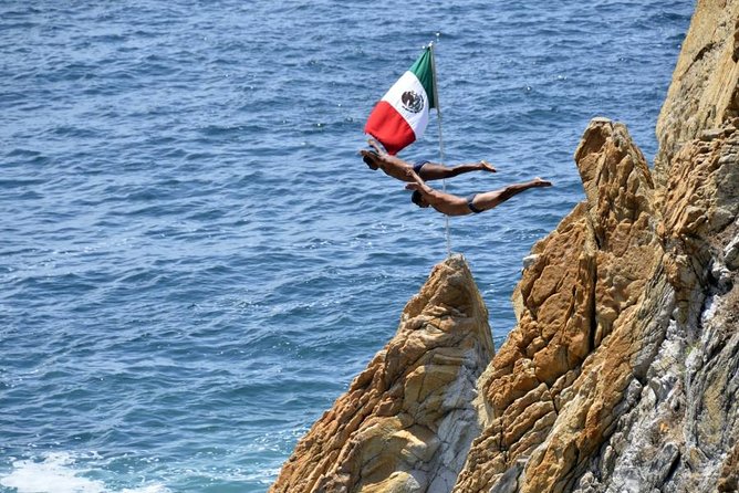 6 Hour Fun-Filled Tour Perfect for Cruise Travelers & Hotel Stays - The local market and the Acapulco you do not see from a bus