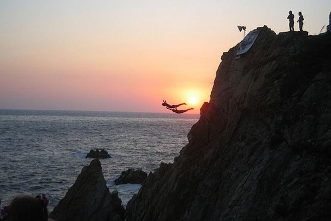 Acapulco Cliff Divers at Night - Key points before you book