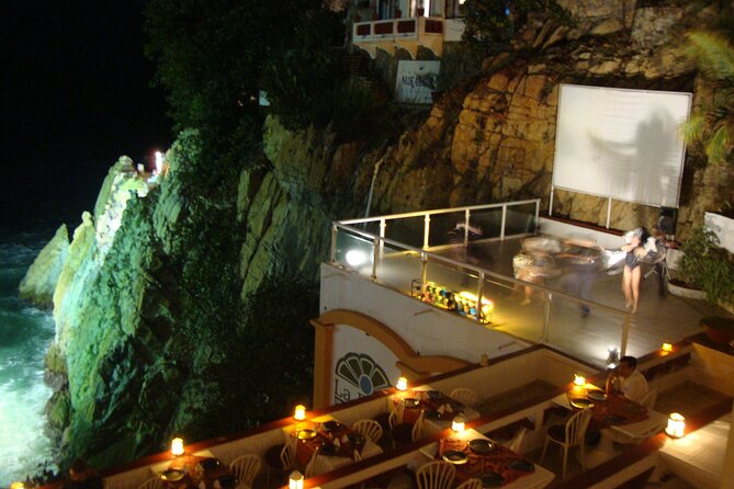 Acapulco Cliff Divers at Night - Why La Quebrada is Acapulco’s must-see night show