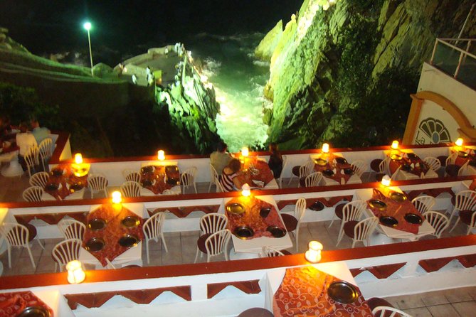 Acapulco Cliff Divers at Night - Dinner at La Perla, with the cliffs in view