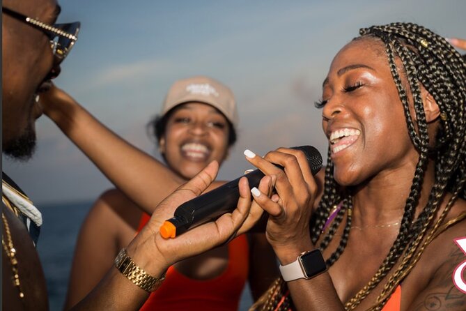 Adults only Hip Hop Sessions Boat Party Cancun - How the weather and water affect your day