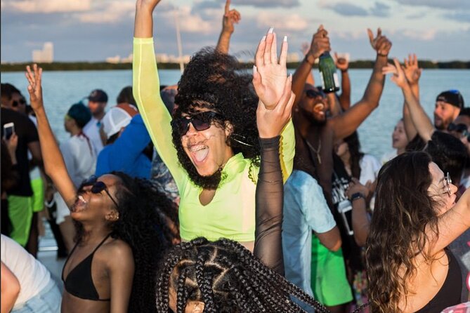 Adults only Hip Hop Sessions Boat Party Cancun - What the open bar really means