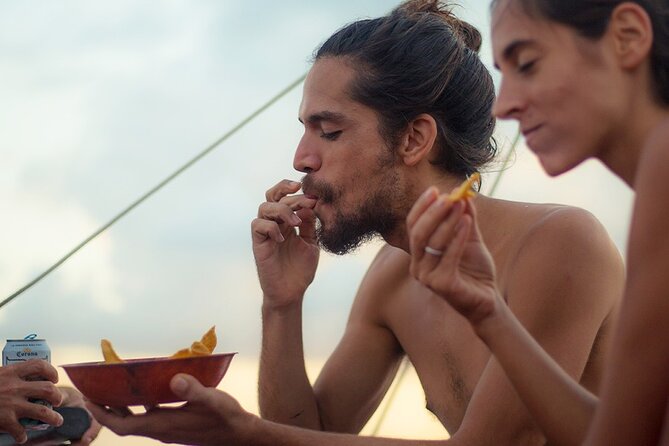 Bacalar: 4hr Private Sailing Tour with Guacamole & Drinks - Guacamole, beer, and the practical pleasure of lunch