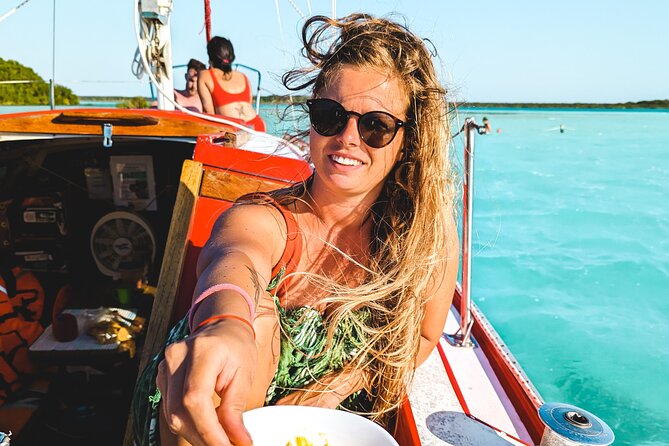 Bacalar: 4hr Private Sailing Tour with Guacamole & Drinks - The crew makes the difference