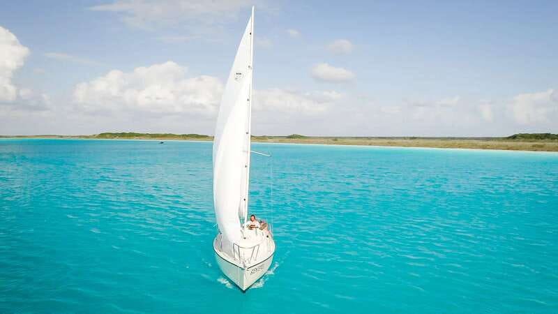 Bacalar: Group Sailing Trip with Swimming and Drinks - The final sail back to Casa China