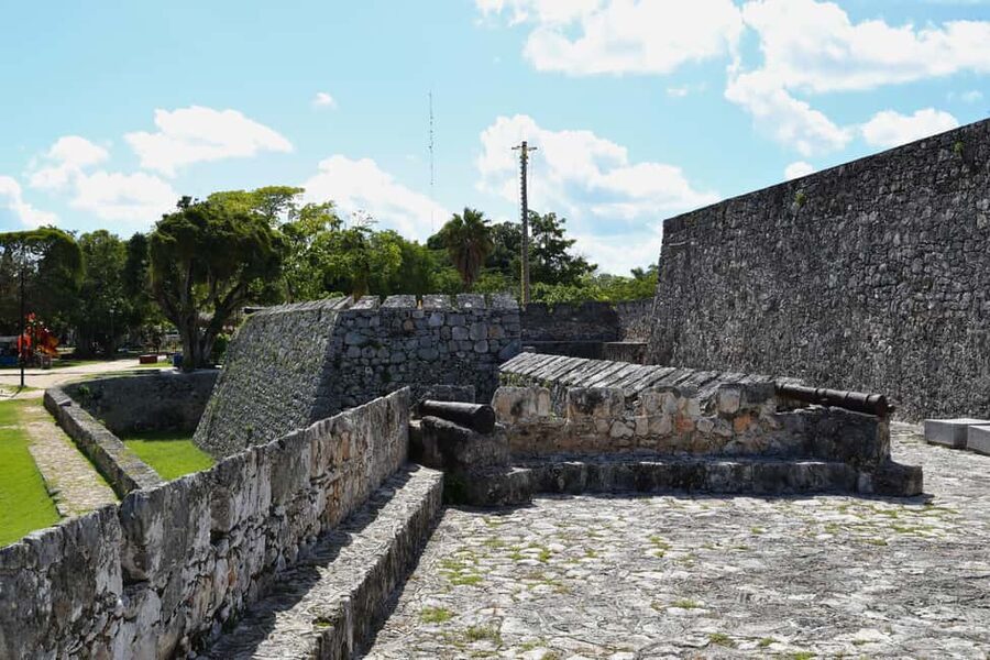 Bacalar: Lagoon, Pirate Canal, Stromatolite Day Trip w/Lunch - The four-hour ride from Riviera Maya