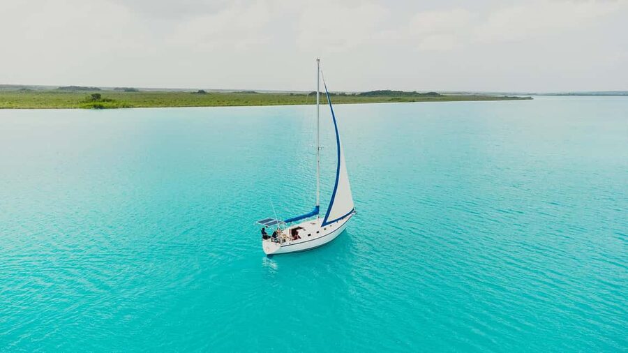 Bacalar Lagoon Sailing Tour with Open Bar and Mexican Lunch - Bird Island and the abandoned hotel