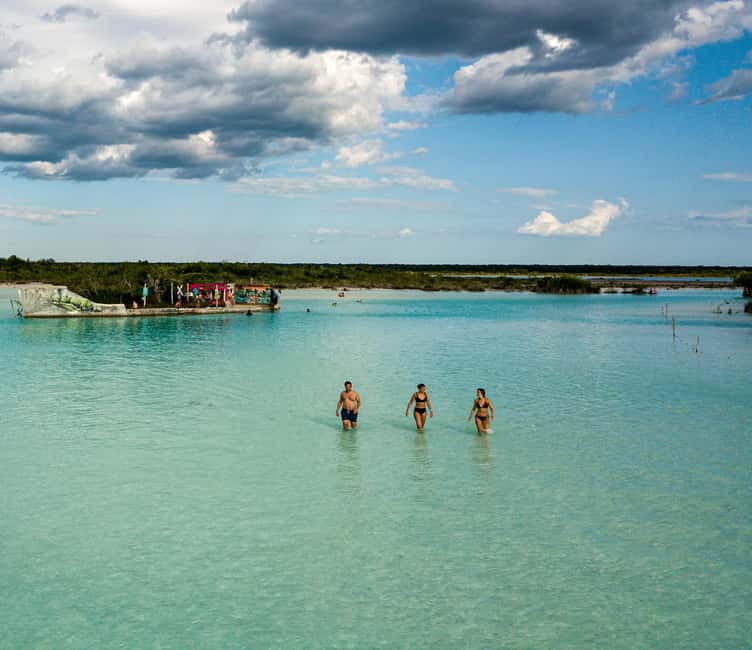 Bacalar: Lagoon Sailing Tour with Snacks and Drinks - Setting out across the lagoon