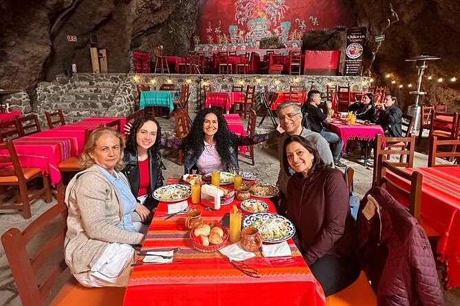 Balloon flight + Breakfast in cave + Pyramids + Pick up CDMX. - The 4:20 a.m. pickup from Mexico City