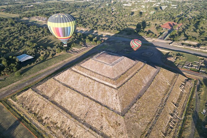 Balloon Flight with Breakfast in Cave and Pyramids of Teotihuacan - Check-in, coffee, and the launch at Gran Vuelo Teotihuacan