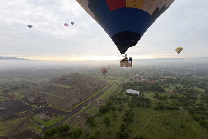 Balloon flight with breakfast in Cave and Pyramids tour from CDMX - Walking through the Teotihuacan ruins