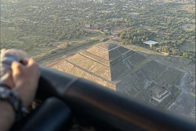 Balloon flight with breakfast in Cave and Pyramids tour from CDMX - Who should book this experience?