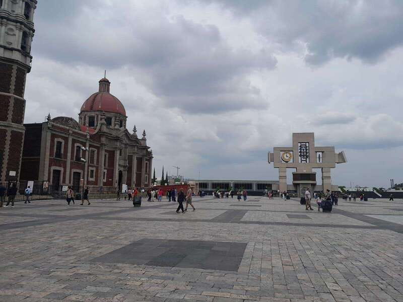 Basilica de Guadalupe: Complete Walking Tour - Meeting the Guide at La Guadalupana