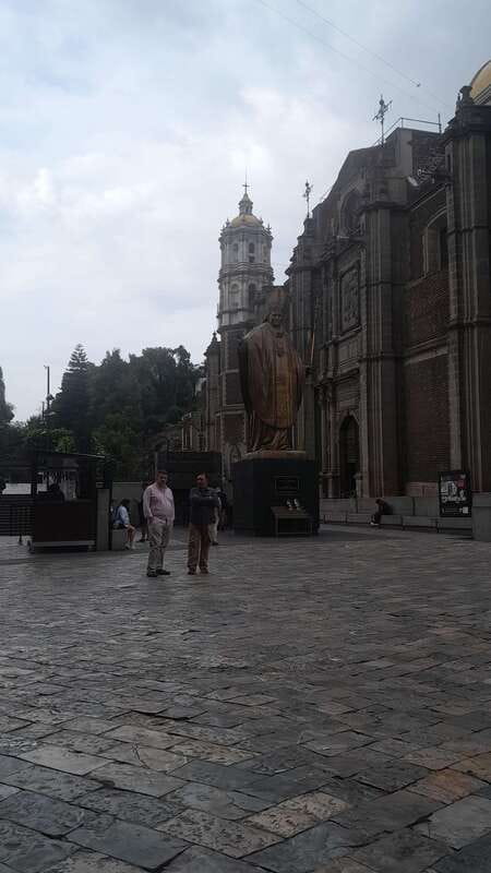 Basilica de Guadalupe: Complete Walking Tour - Walking Up Tepeyac Hill to El Cerrito