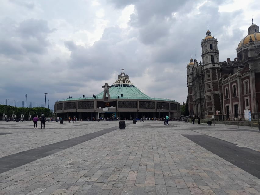 Basilica de Guadalupe: Complete Walking Tour - Seeing the Virgin of Guadalupe in the New Basilica