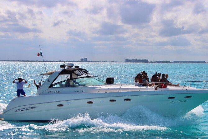 Beautiful Yacht SeaRay 48ft / 15PAX 25P16 - The boat itself: polished, comfortable, and not brand-new