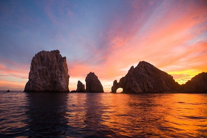 Cabo Arch Sunset Yacht Tour - Dinner & Drinks — Up to 18 Guests - Meeting El Arco, Cabo’s signature rock