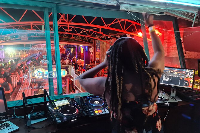 Cabo Bar Crawl - The BEST Bar and Clubs in Cabo - Meeting at El Squid Roe in downtown Cabo