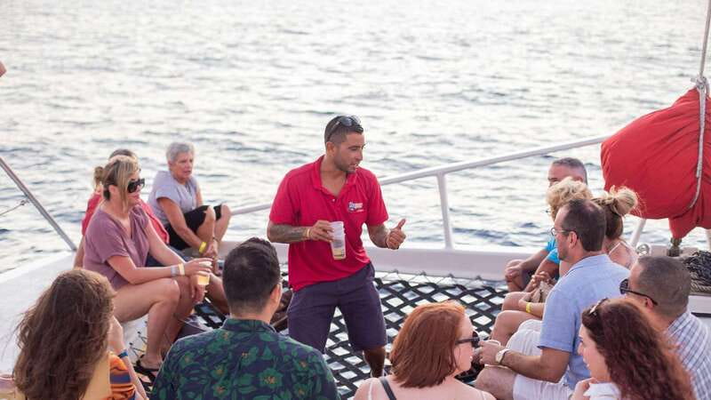 Cabo San Lucas: 2 Hour Sunset Cruise with Food and Wine - The human side of the experience