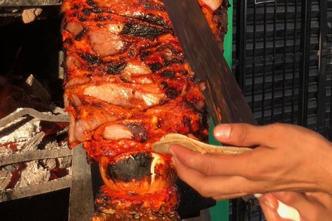Cabo San Lucas Downtown Food and Tacos Tasting Experience - The first wave: basket tacos and Baja seafood