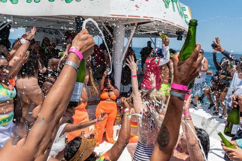 Cabo San Lucas: Hip Hop Boat Party with Unlimited Drinks - Snacks, tacos, and the limits of the food service