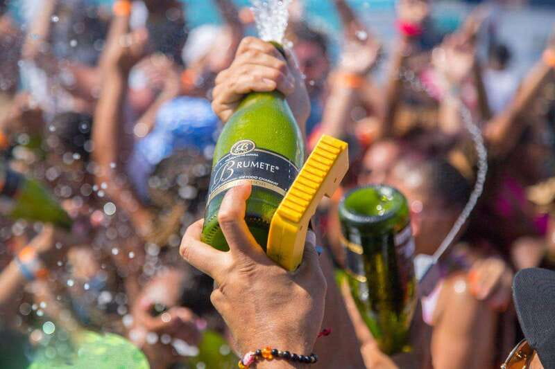 Cabo San Lucas: Hip Hop Boat Party with Unlimited Drinks - Heat, comfort, and what to pack