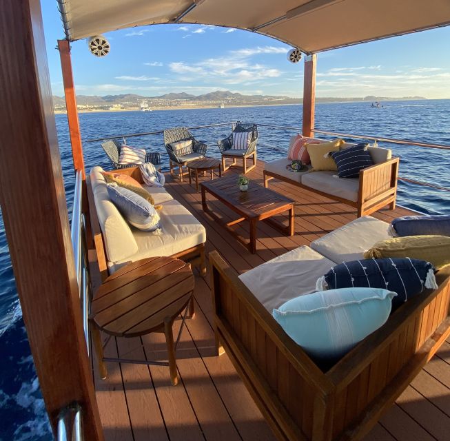 Cabo San Lucas: Private Catamaran Cruise - The Arch, Lovers Beach, and Pacific Window