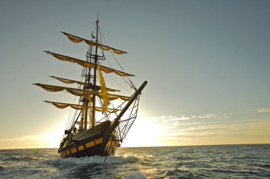 Cabo San Lucas: Sunset Pirate Ship Cruise with Dinner Show - Sailing past Los Arcos, Lover’s Beach, and Pelican Rock