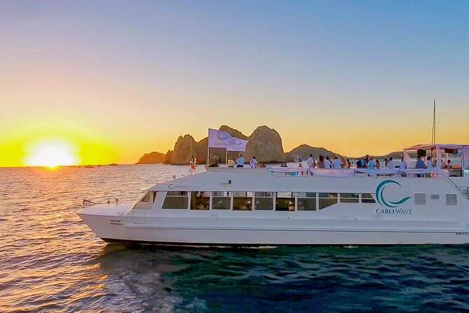 Cabo Sunset Dinner Cruise with Live Music & Open Bar on Cabo Wave - What arrives on the plate