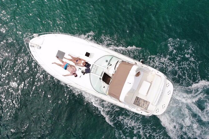 Cancun Bay Private 2-Hour on a Luxury Yacht - The two-hour route around Cancun Bay and Laguna Nichupte