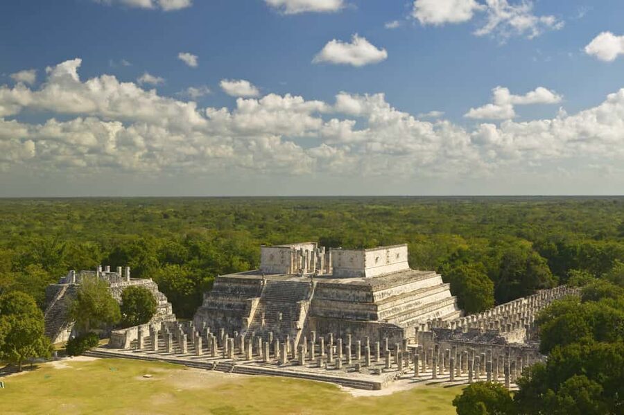 Cancun: Chichen Itza Early Access Guided Tour - El Castillo, the Great Ball Court, and the Temple of the Warriors