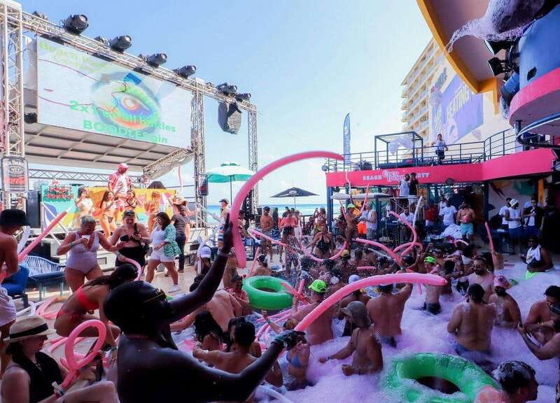 Cancún: Coco Bongo Beach Party Experience - Handling the sales pressure