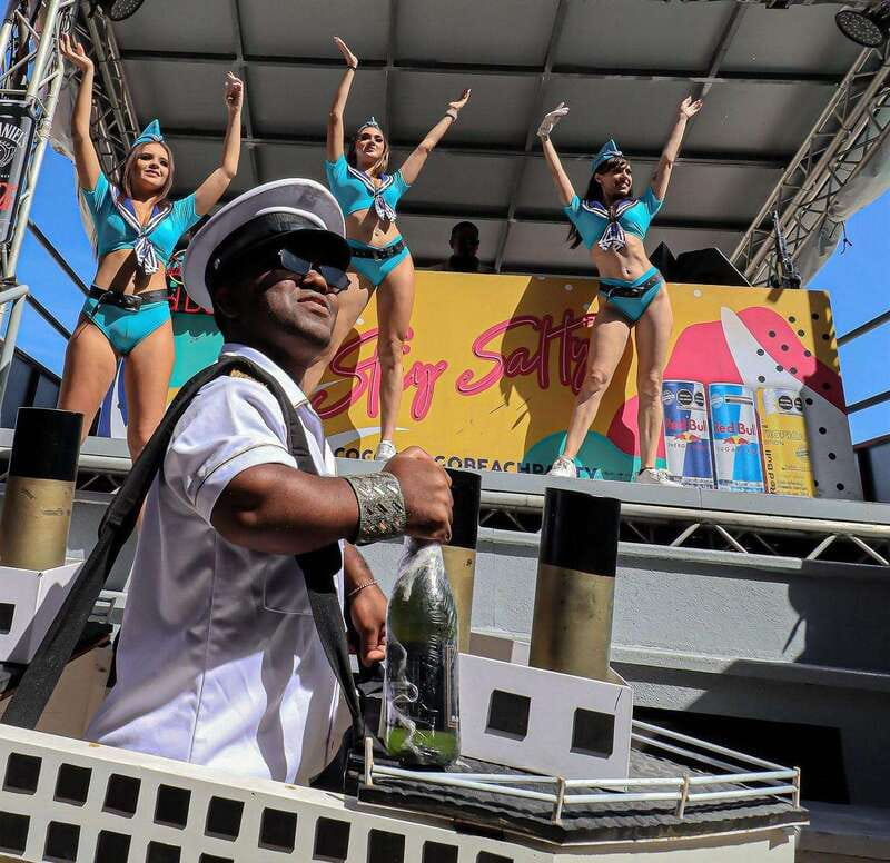 Cancún: Coco Bongo Beach Party Experience - DJs, acrobatics, and crowd participation