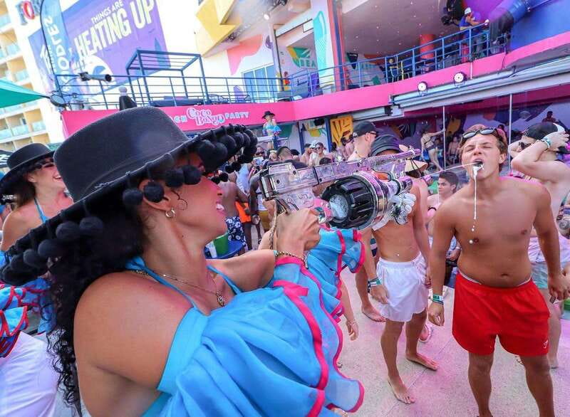 Cancún: Coco Bongo Beach Party Experience - Getting there and checking in