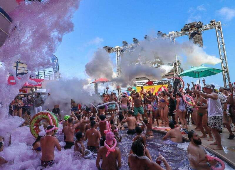 Cancún: Coco Bongo Beach Party Experience - What happens from 1:00 PM to 8:00 PM