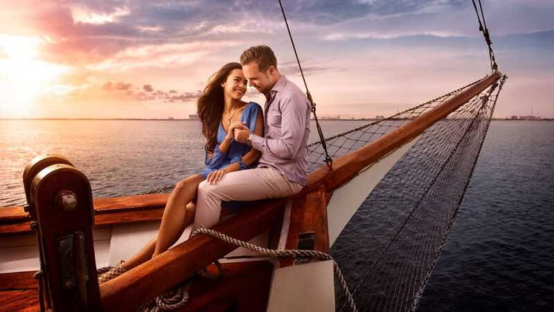 Cancun: Columbus The Romantic Dinner Cruise - The best part is the changing light