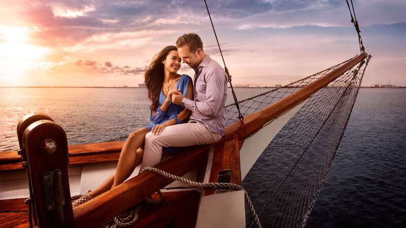 Cancun: Columbus The Romantic Dinner Cruise - What happens during the 2.5-hour cruise
