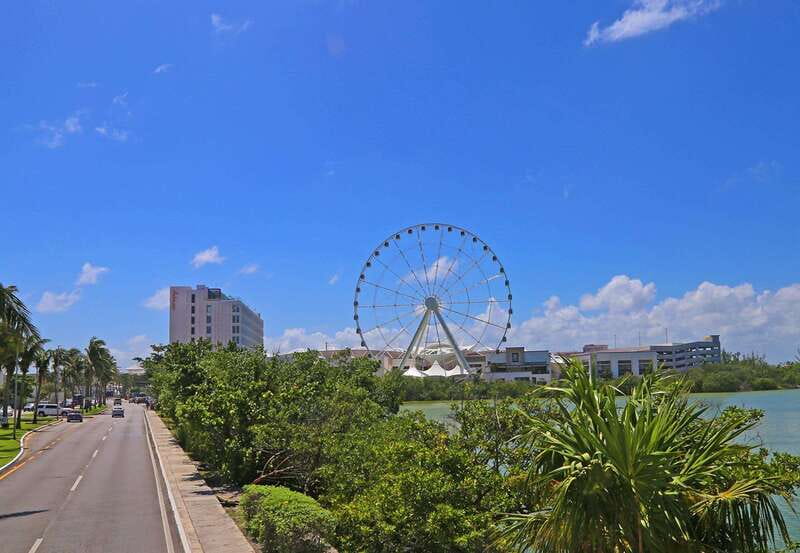 Cancun: Hop-On-Hop-Off Sightseeing Bus Tour - Centro Circuit: markets, parks, and public spaces