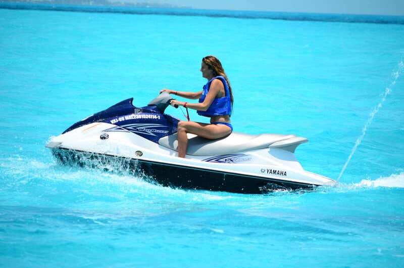 Cancun: Waverunner in Nichupte Lagoon - Speed on Nichupte Lagoon, not a sightseeing boat