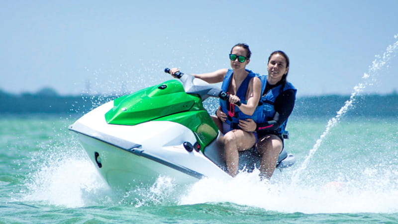 Cancun: Waverunner in Nichupte Lagoon - Who will enjoy this most?