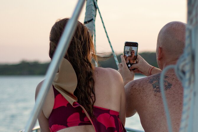 Catamaran Adventure: Sailing and Swimming in the Bacalar Lagoon - A three-hour rhythm on the water