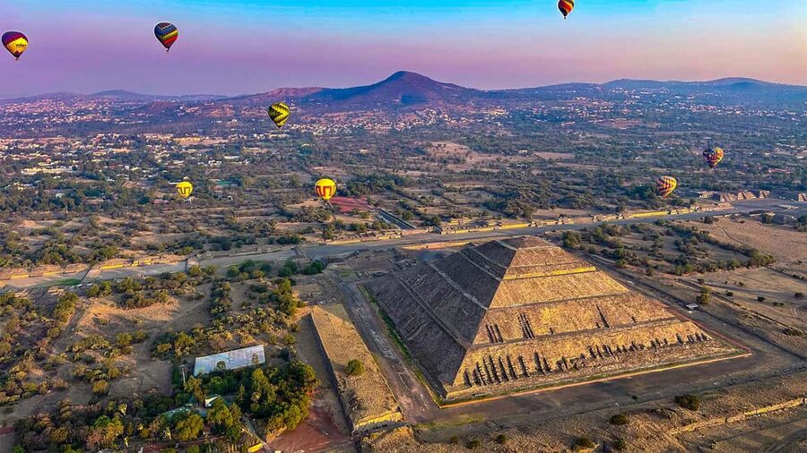 CDMX: Teotihuacan Hot Air Balloon with Breakfast - Obsidian, tequila, and the commercial side of the day