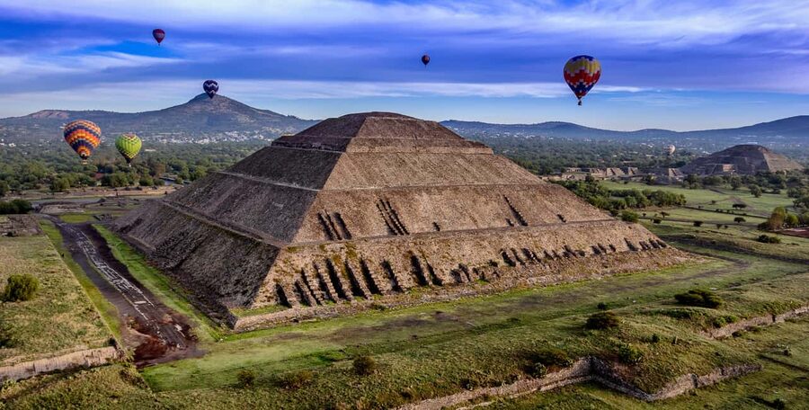 CDMX: Teotihuacan Hot Air Balloon with Breakfast - The Guadalupe Shrine at the end of a long day