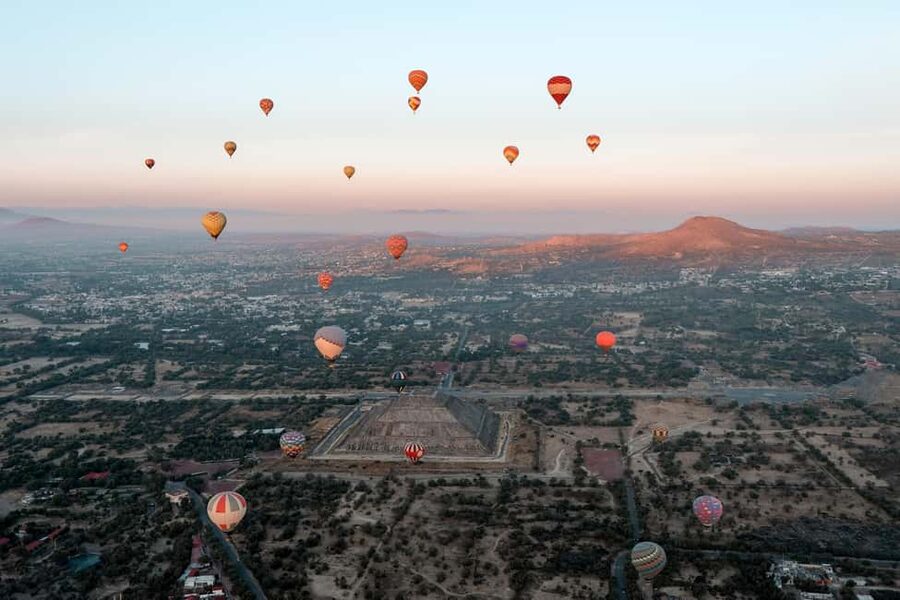 CDMX: Teotihuacan Hot Air Balloon with Breakfast - What the balloon flight feels like in practice