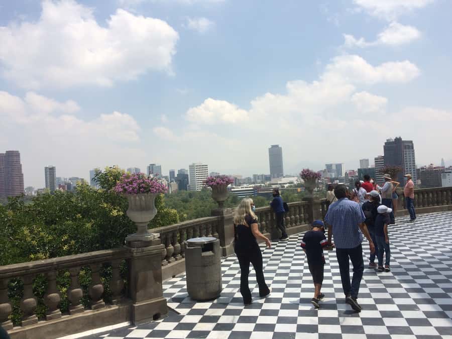 Chapultepec Castle & Anthropology Museum Prívate Tour - Meeting Jorge at the Puerta de los Leones