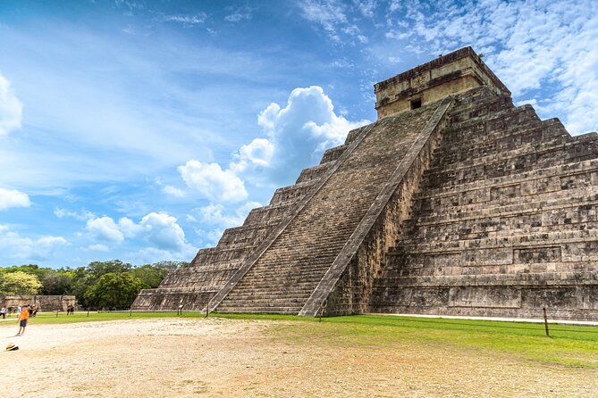 Chichén Itzá Ancestral Tour from Cancún with Cenote - The bus ride sets the tone